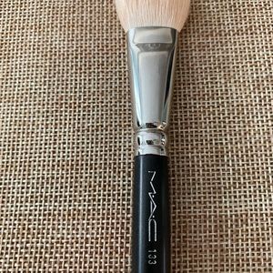 MAC Cosmetics 133 Brush